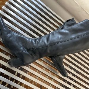 PLUMERS  BLACK LEATHER BOOTS